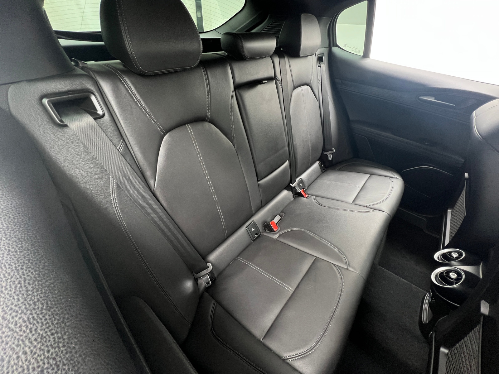 Thumbnail: 2022 Alfa Romeo Stelvio - 5