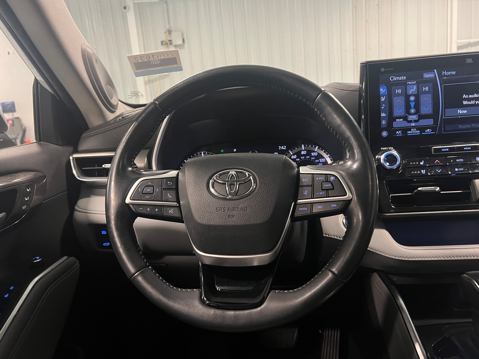 Thumbnail: 2022 Toyota Highlander - 4