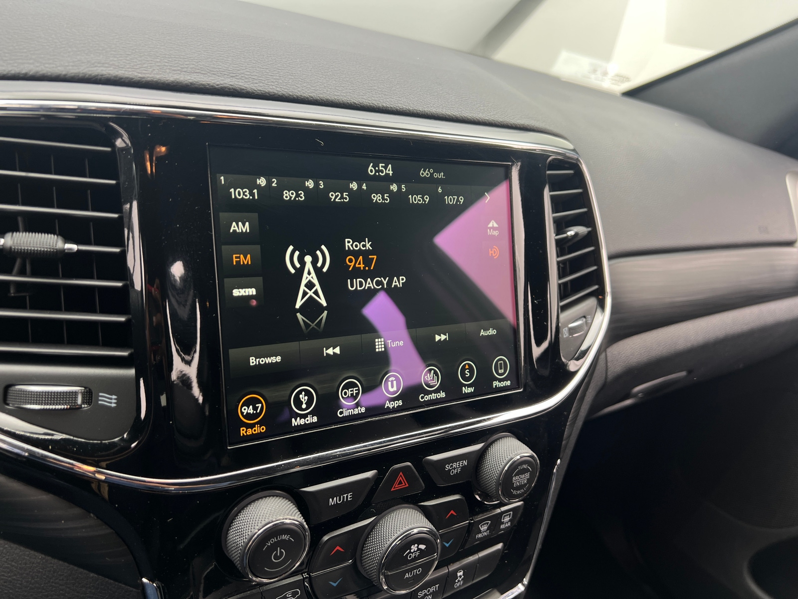 Thumbnail: 2019 Jeep Grand Cherokee - 3