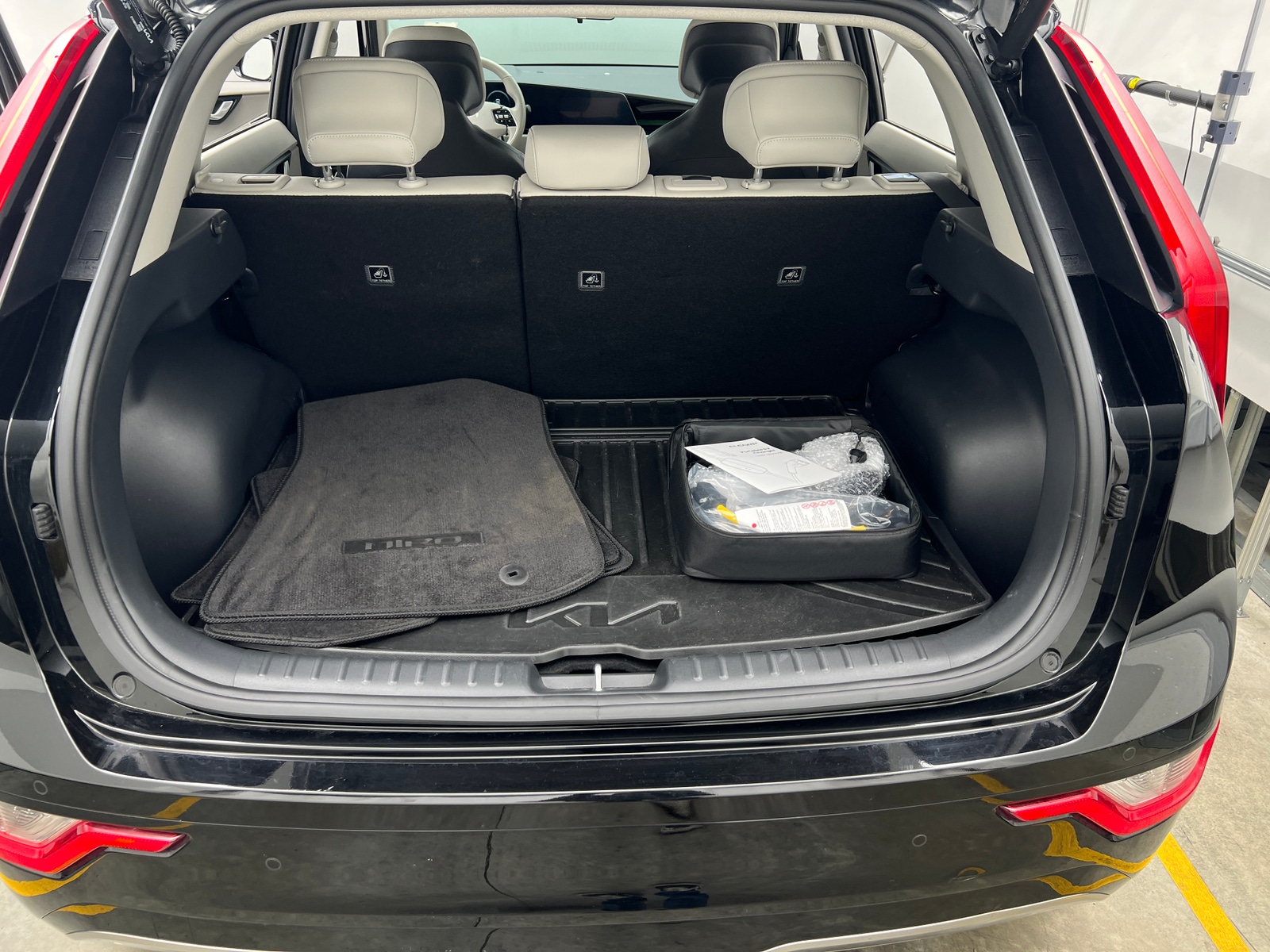 Thumbnail: 2023 Kia Niro - 7