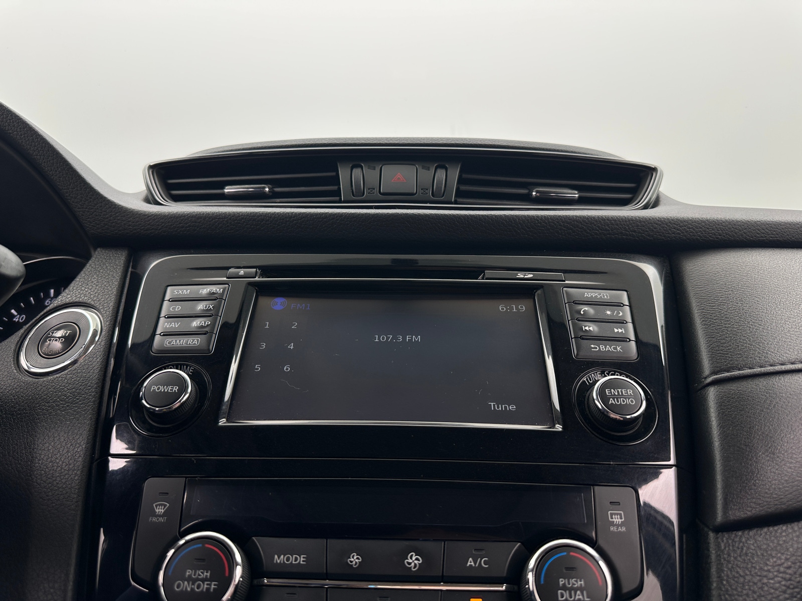 Thumbnail: 2017 Nissan Rogue - 4