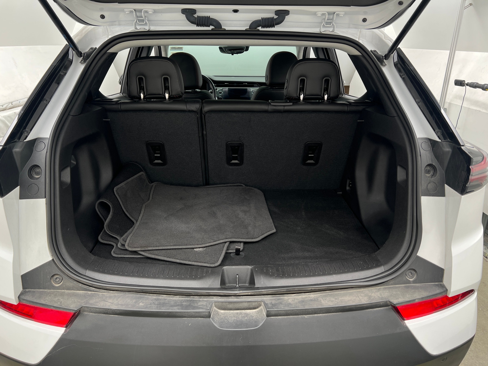 Thumbnail: 2023 Chevrolet Bolt EUV - 6