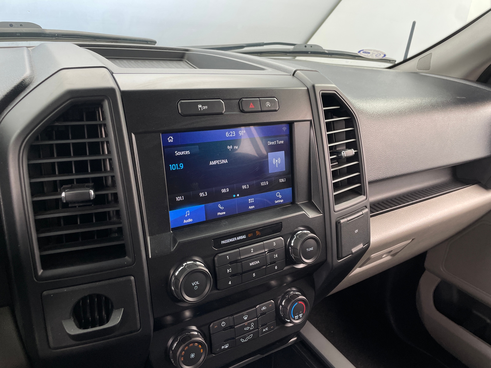 Thumbnail: 2020 Ford Econoline - 4