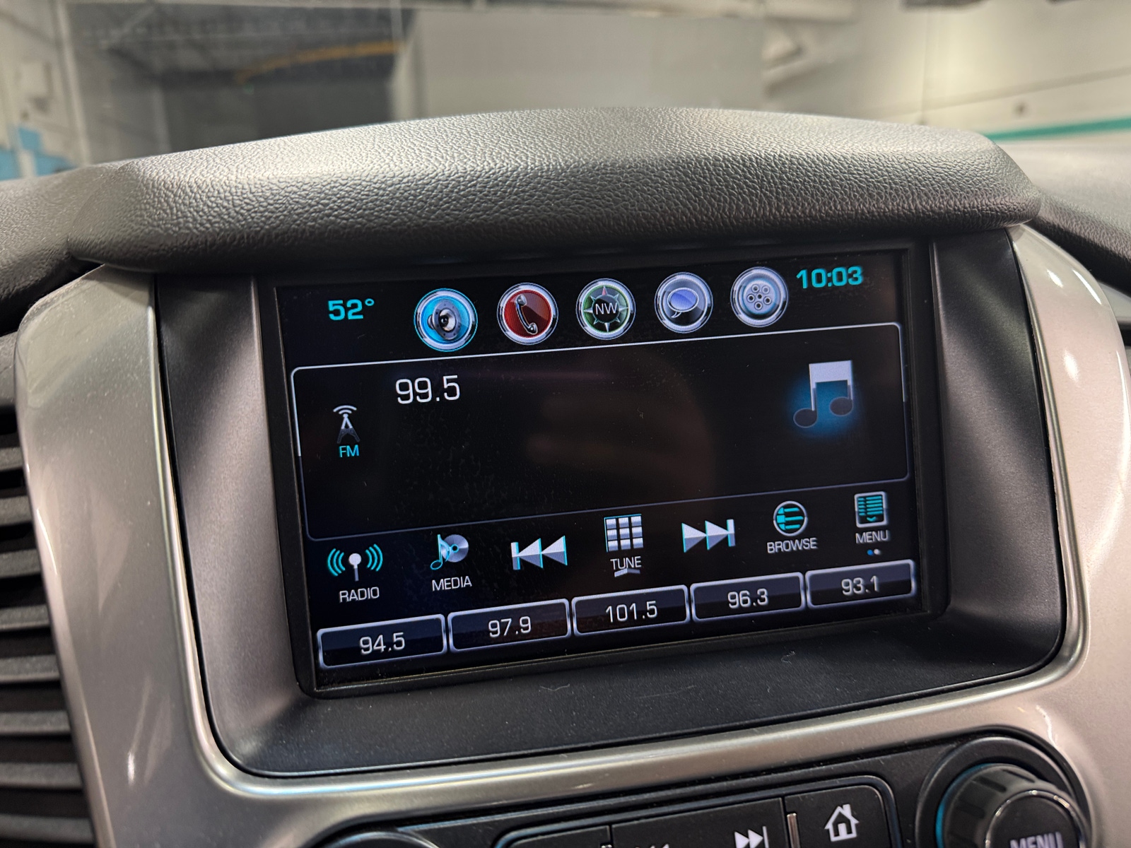 Thumbnail: 2018 Chevrolet Tahoe - 3