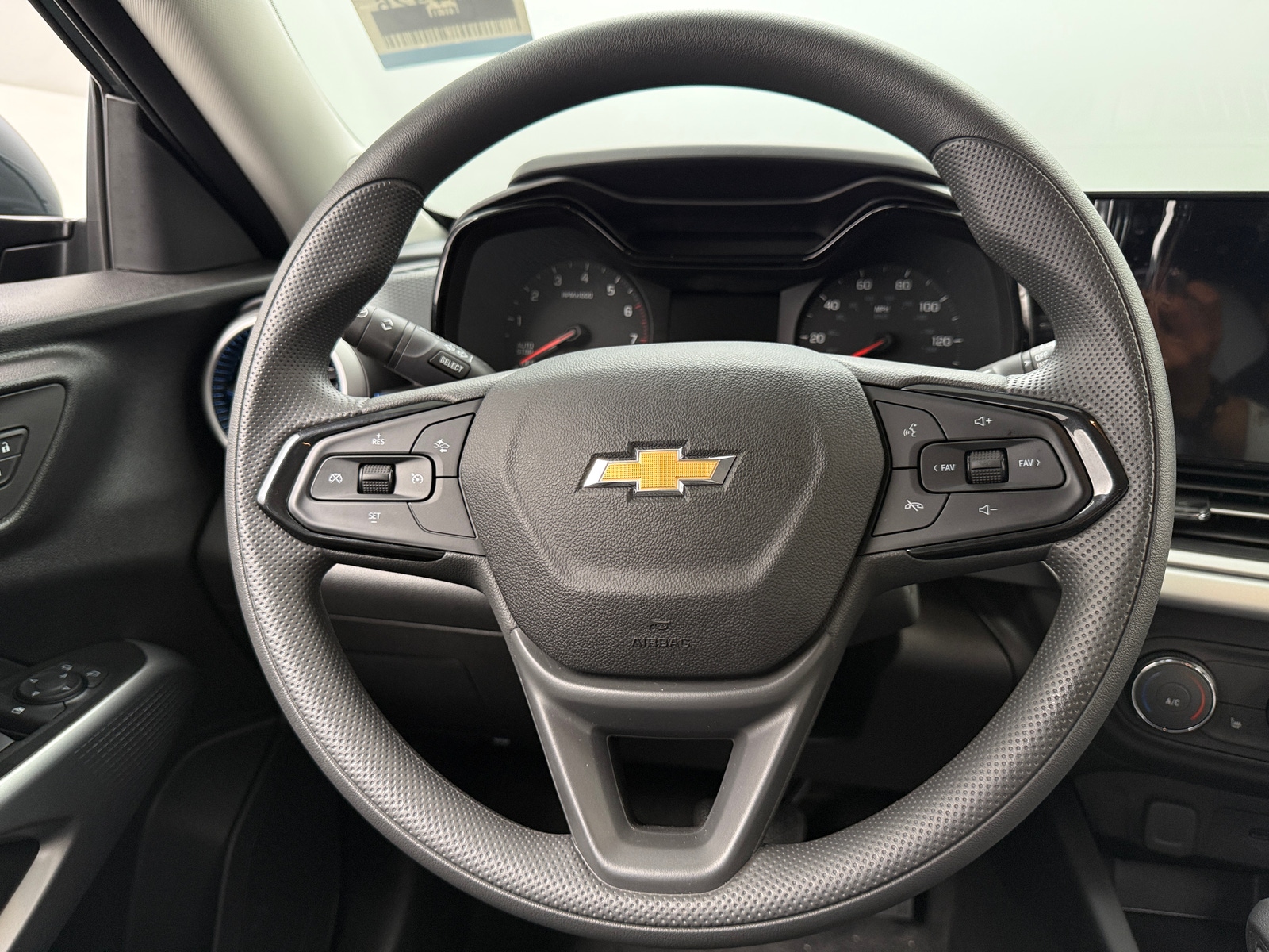 Thumbnail: 2026 Chevrolet Trax - 5