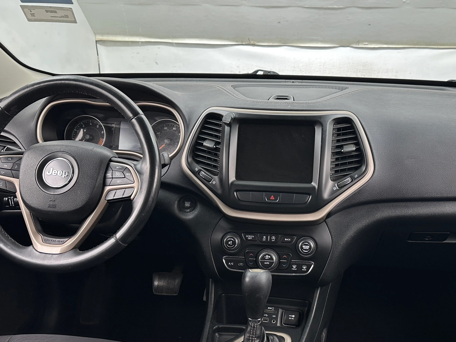 Thumbnail: 2015 Jeep Cherokee - 3