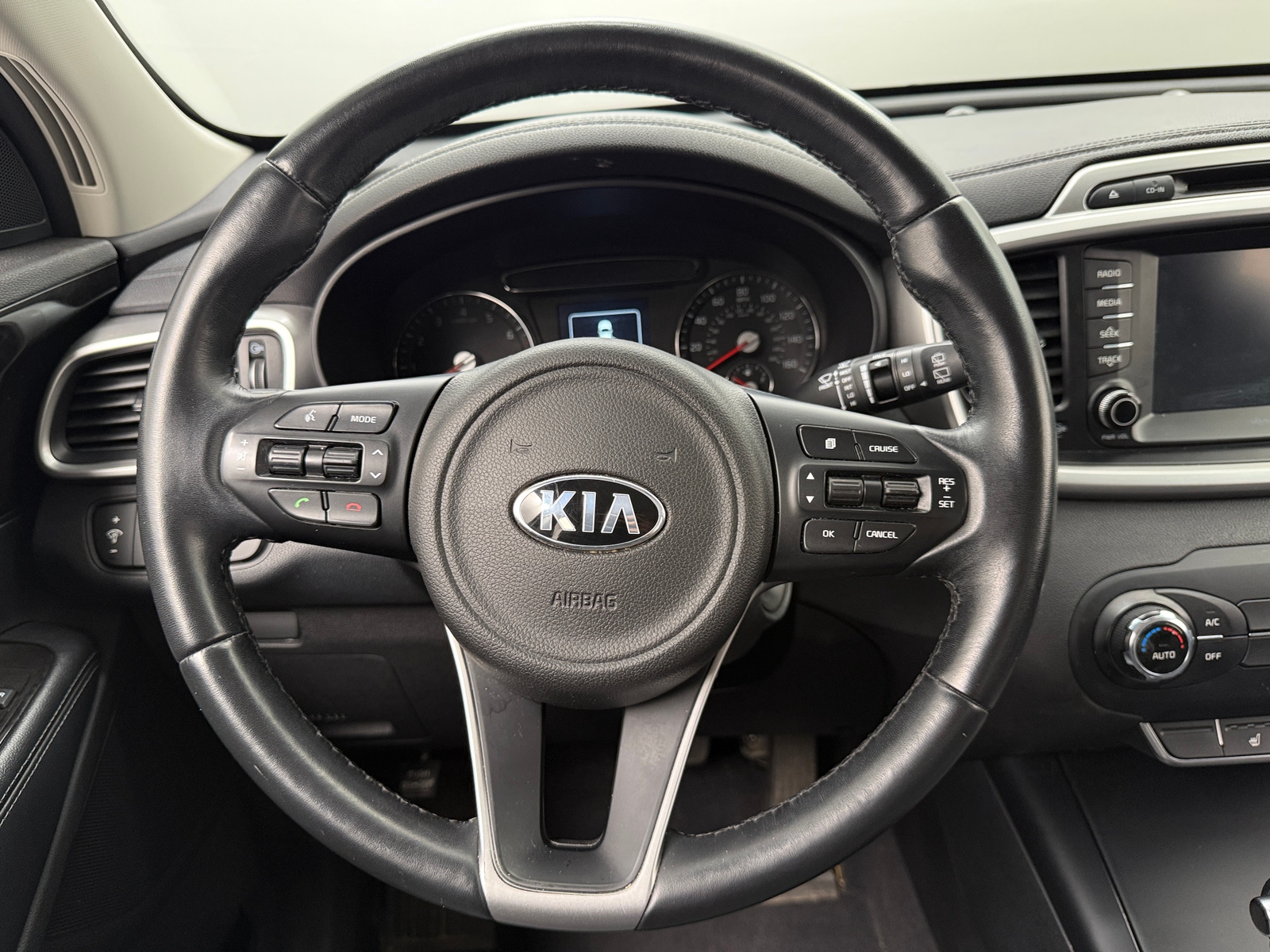 Thumbnail: 2017 Kia Sorento - 5