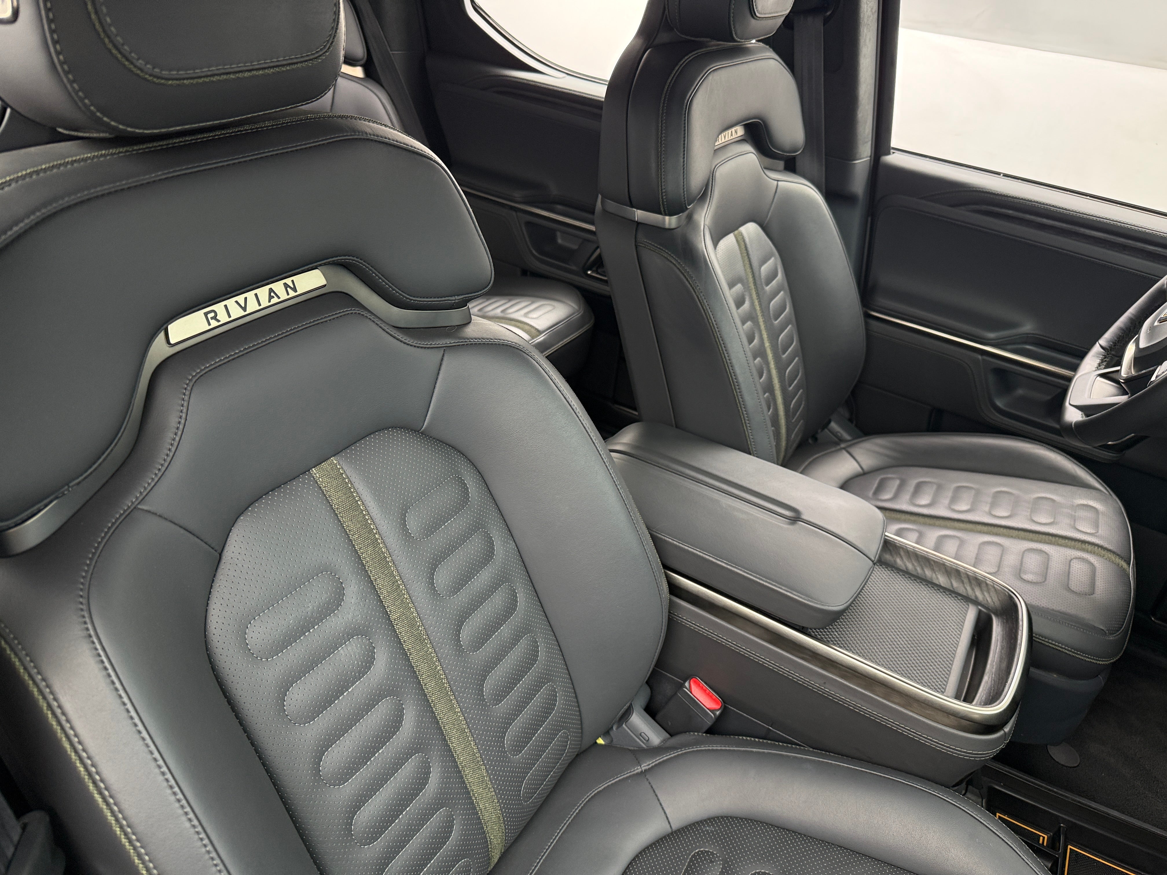 Used 2022 Rivian R1T Launch Edition with VIN 7FCTGAAL5NN009823 for sale in Auburn, WA