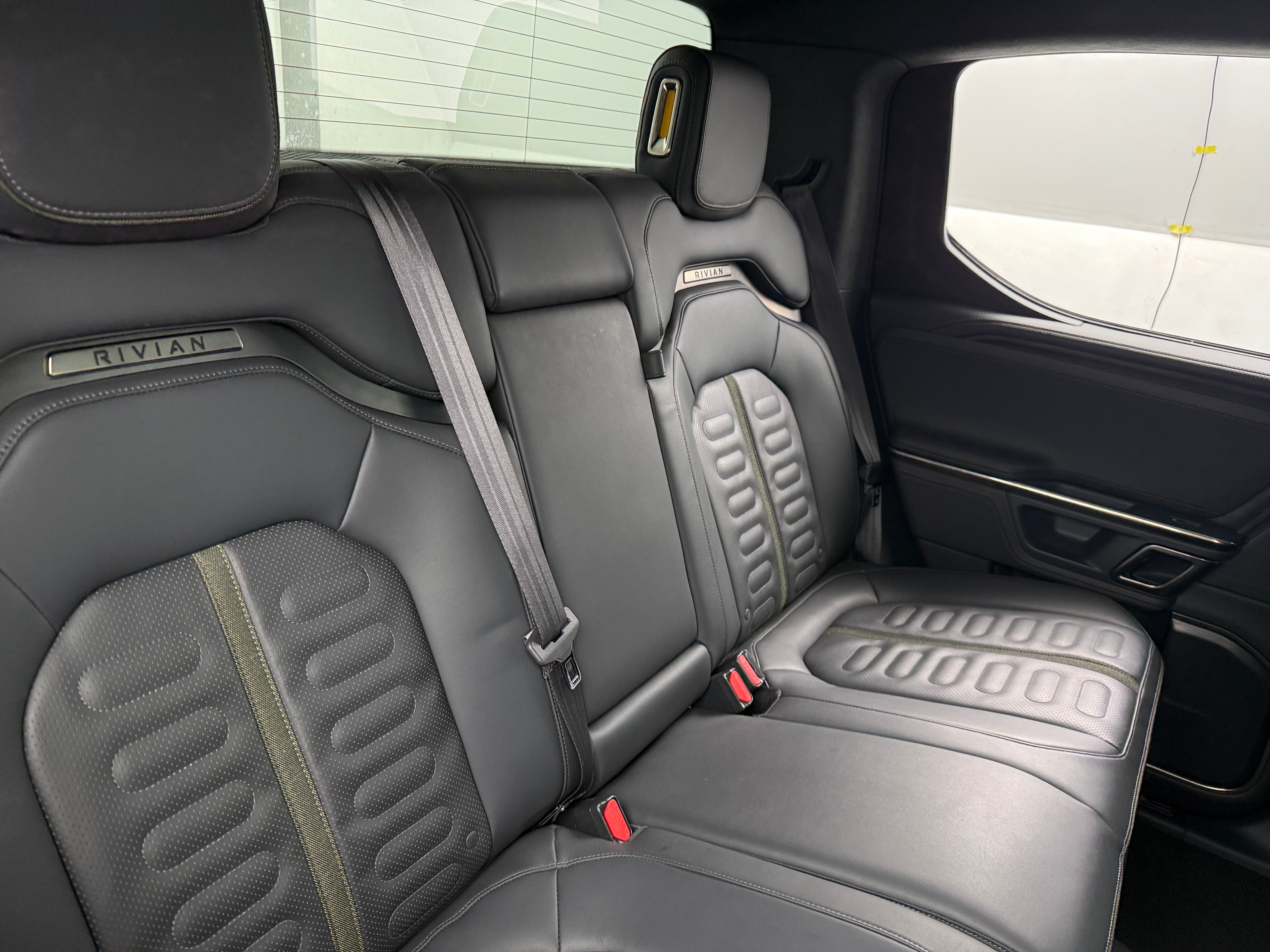 Used 2022 Rivian R1T Launch Edition with VIN 7FCTGAAL5NN009823 for sale in Oak Creek, WI