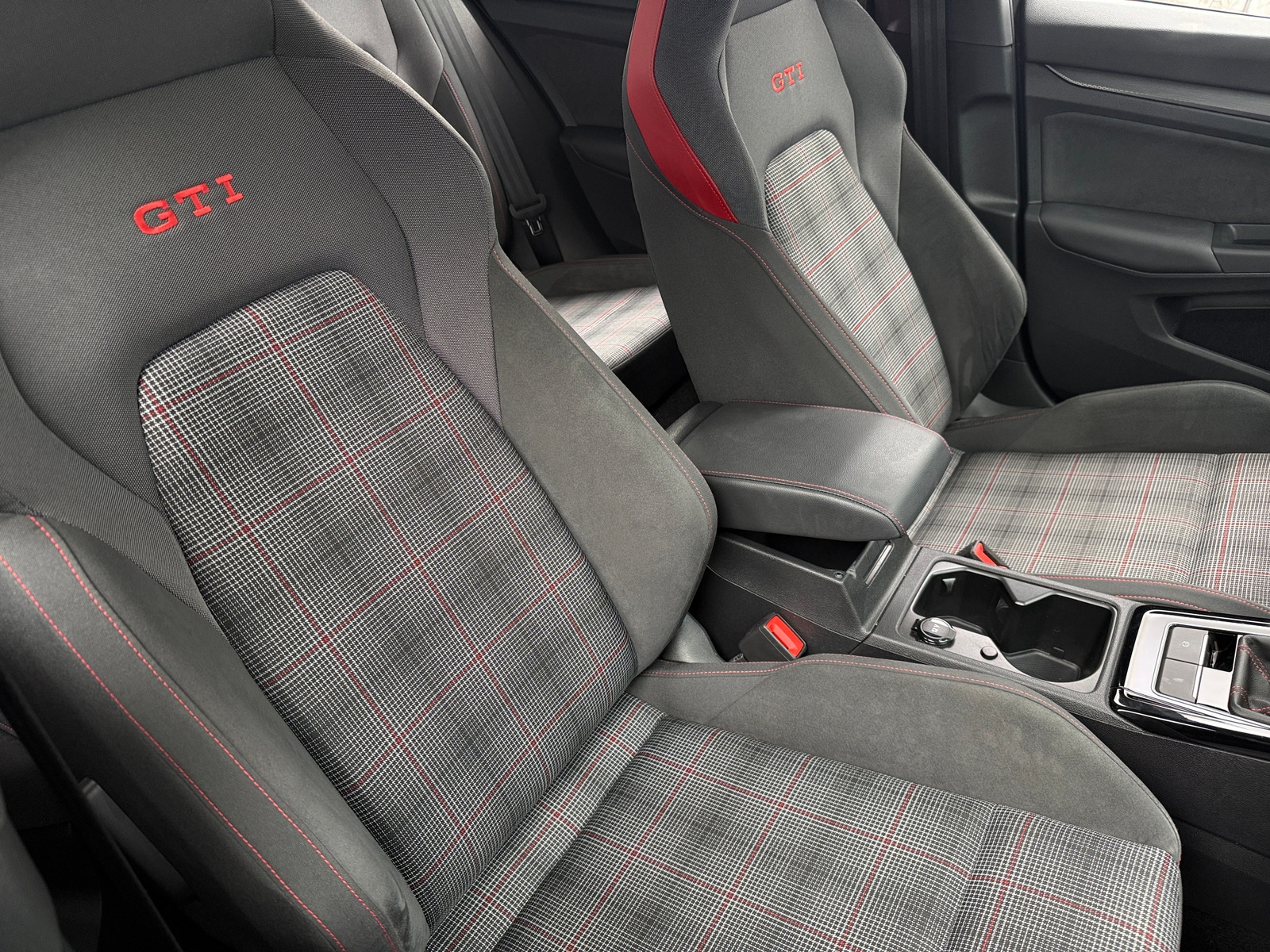 Thumbnail: 2023 Volkswagen Golf - 2