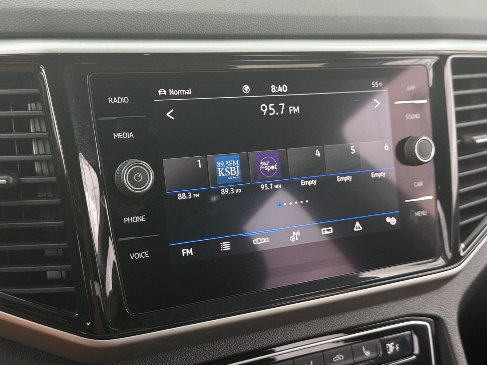 Thumbnail: 2022 Volkswagen Atlas - 3