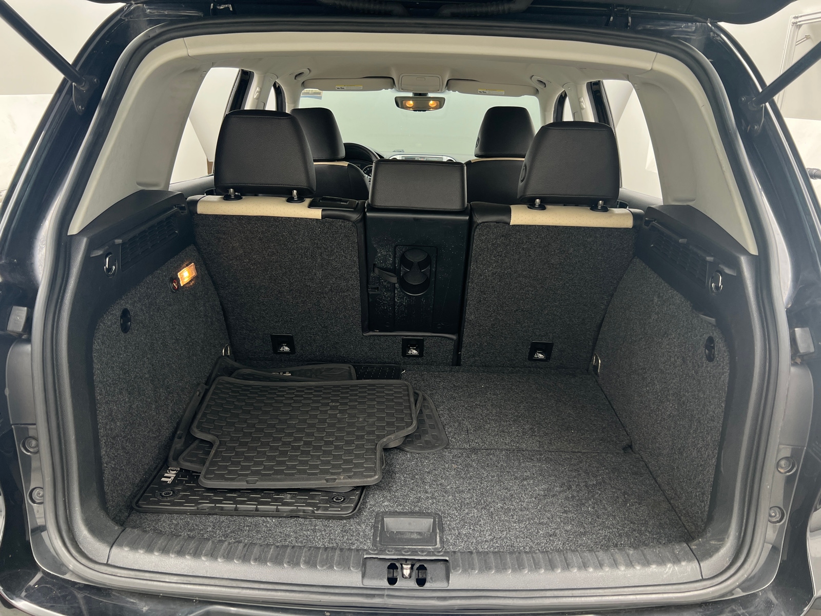 Thumbnail: 2017 Volkswagen Tiguan - 7