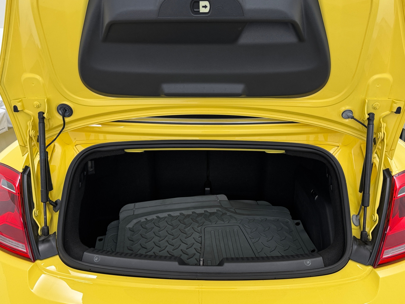 Thumbnail: 2013 Volkswagen Beetle - 7