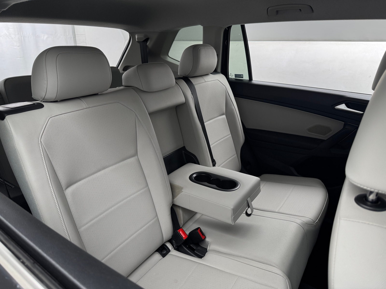 Thumbnail: 2021 Volkswagen Tiguan - 5