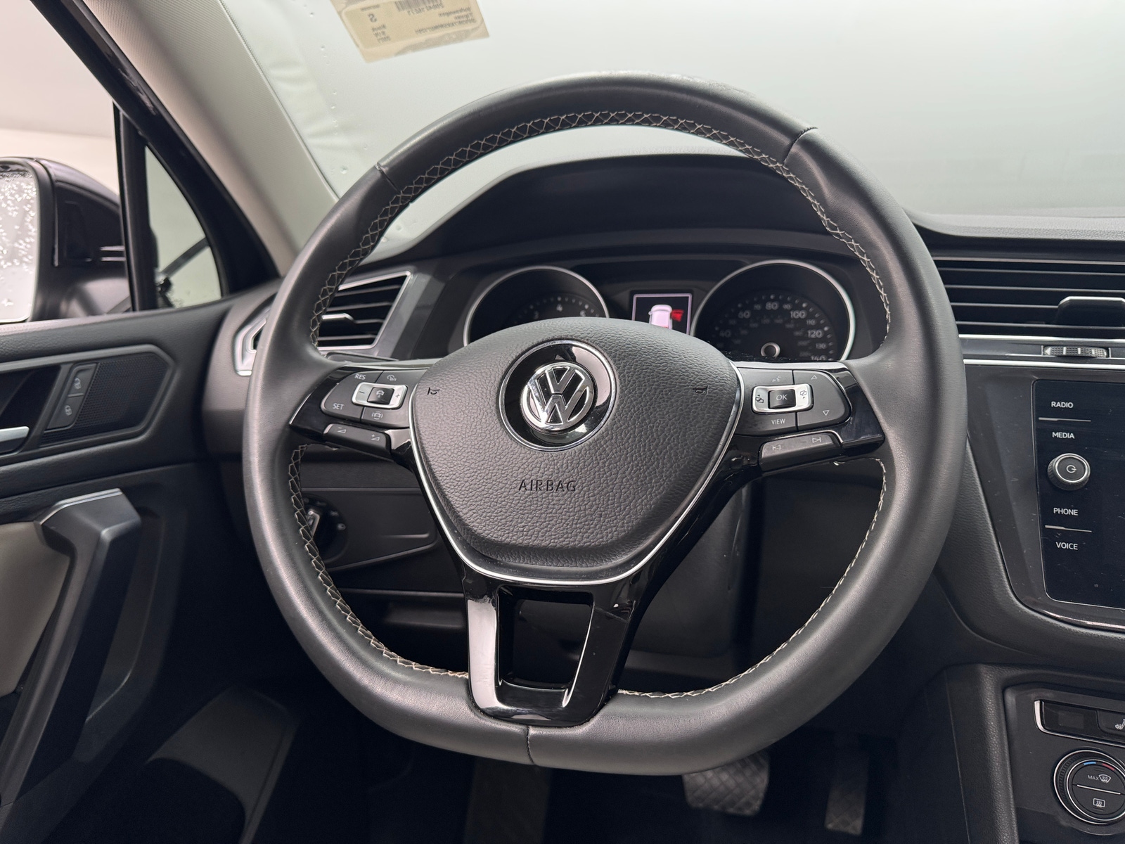 Thumbnail: 2021 Volkswagen Tiguan - 4