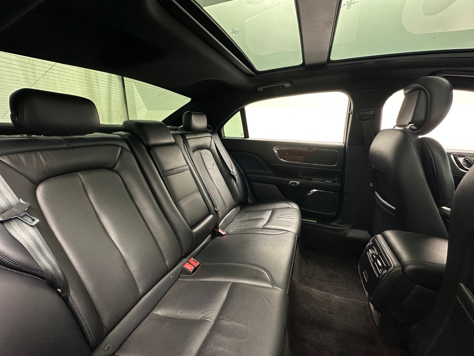 Thumbnail: 2017 Lincoln Continental - 5