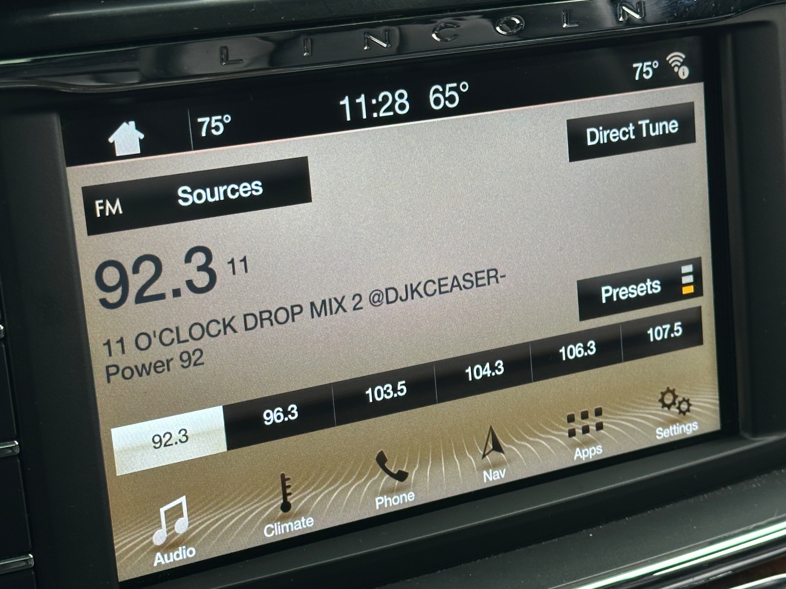 Thumbnail: 2017 Lincoln Continental - 3