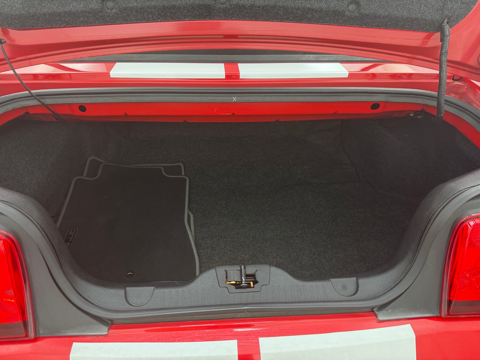 Thumbnail: 2010 Ford Mustang - 6