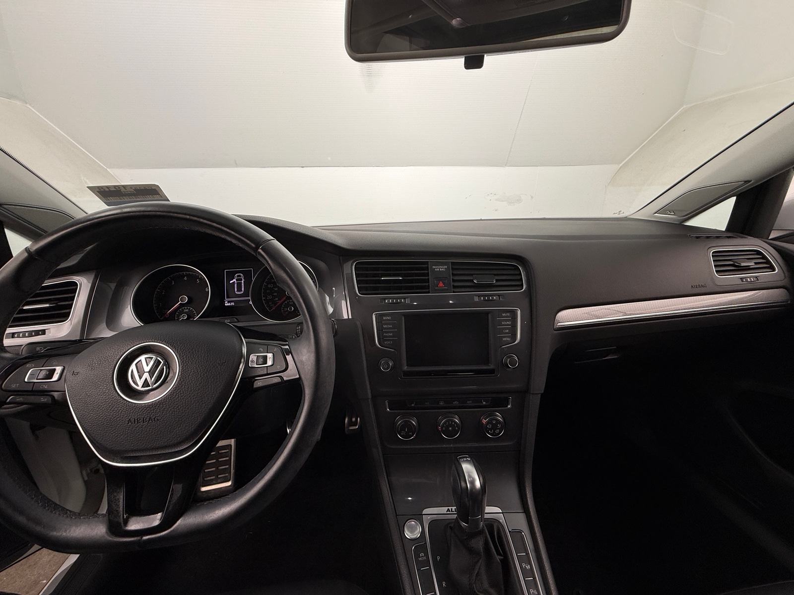 Thumbnail: 2017 Volkswagen Golf - 2