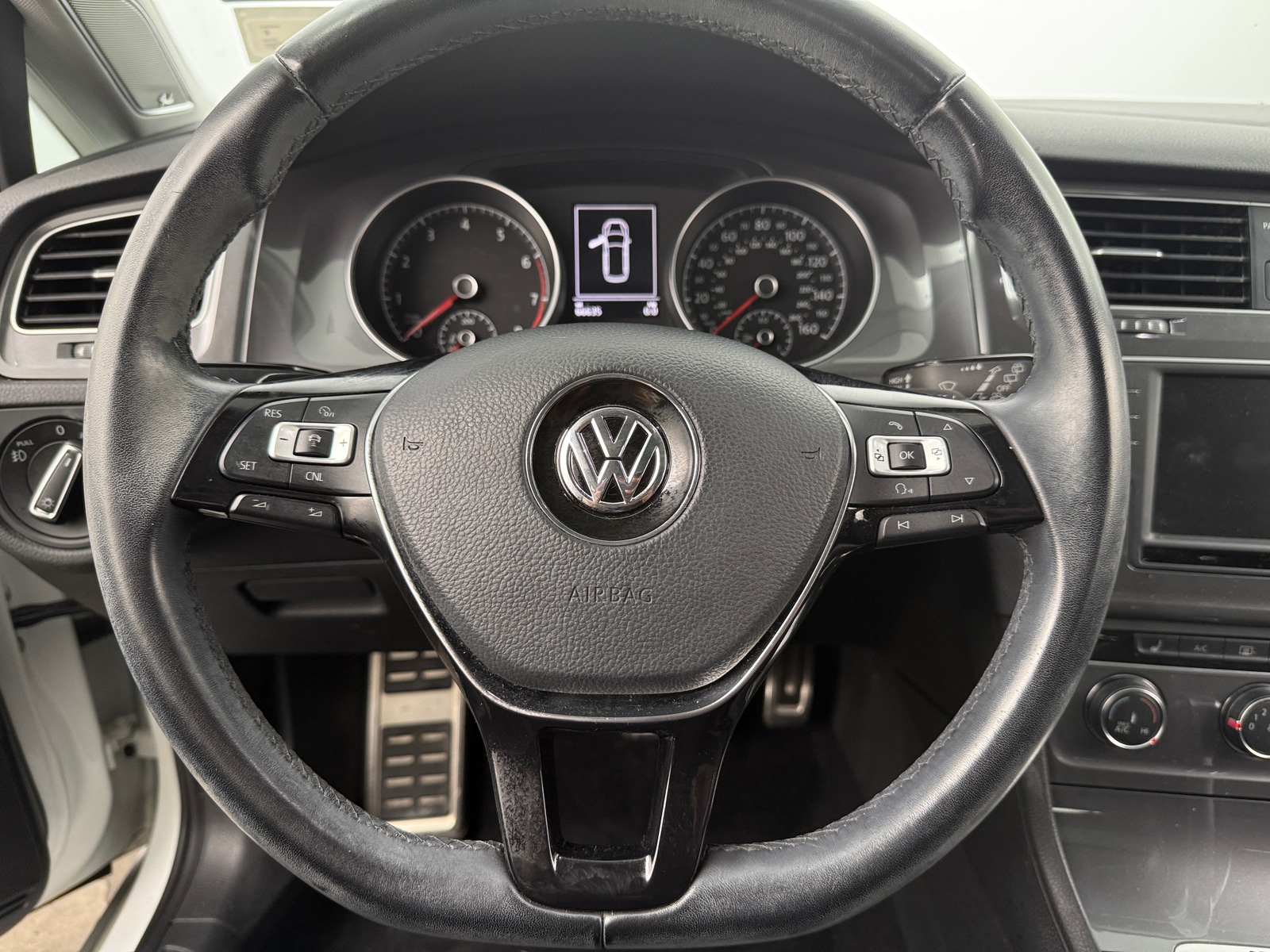 Thumbnail: 2017 Volkswagen Golf - 4