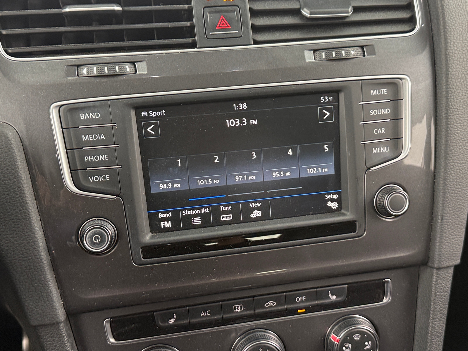 Thumbnail: 2017 Volkswagen Golf - 3