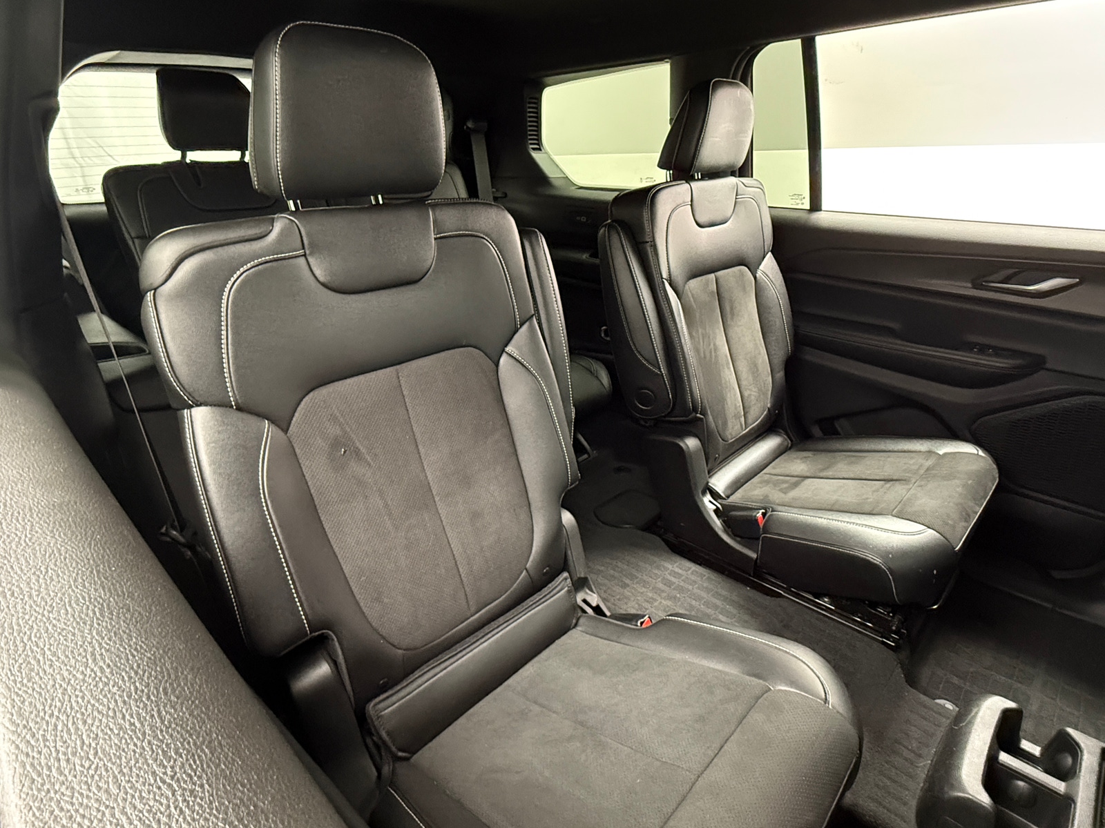 Thumbnail: 2024 Jeep Grand Cherokee L - 6