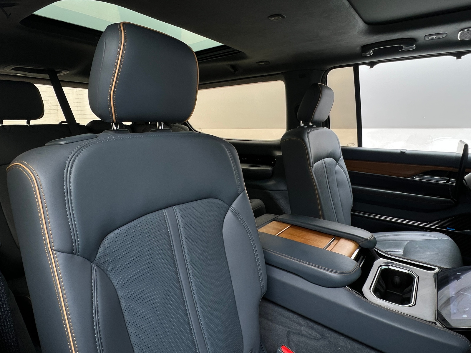 Thumbnail: 2022 Jeep Grand Wagoneer - 5