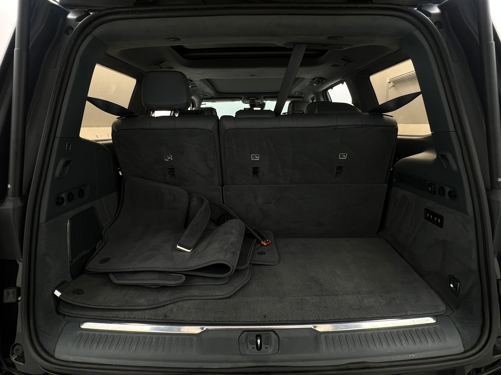 Thumbnail: 2022 Jeep Grand Wagoneer - 6