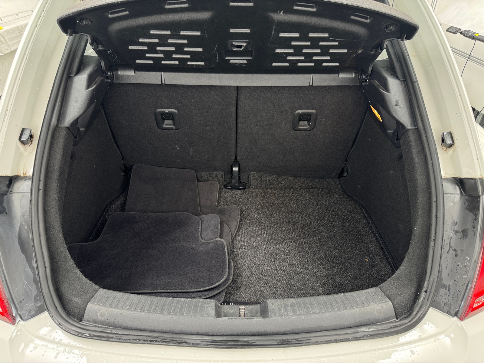 Thumbnail: 2013 Volkswagen Beetle - 6