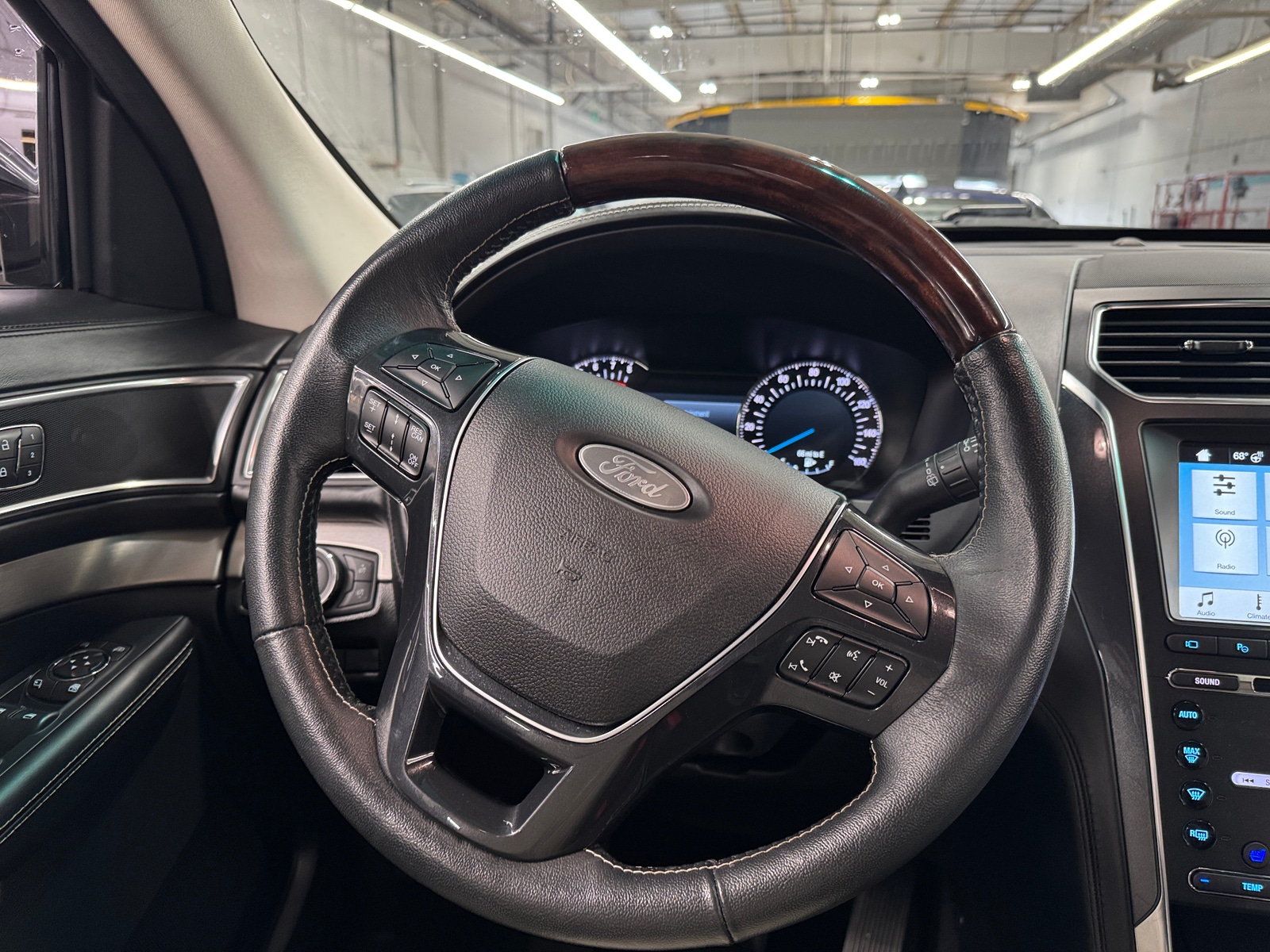 Thumbnail: 2018 Ford Explorer - 4