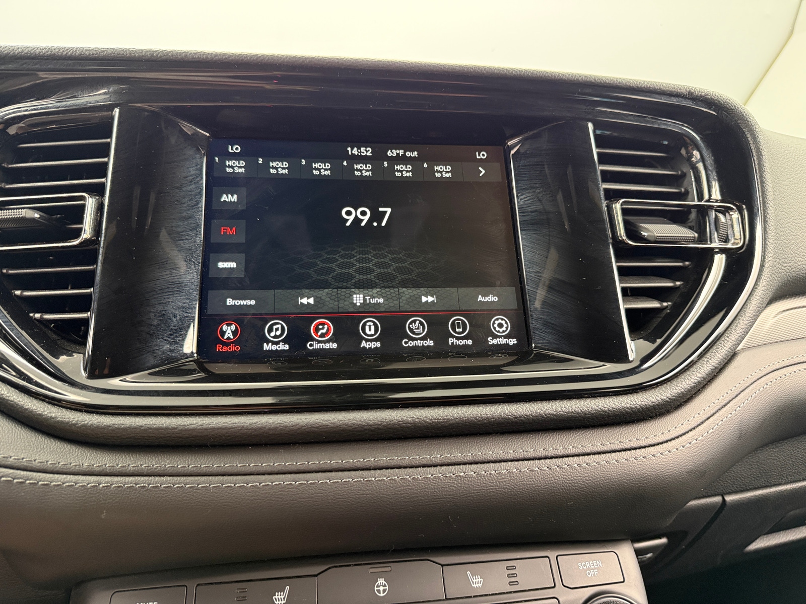 Thumbnail: 2022 Dodge Durango - 4