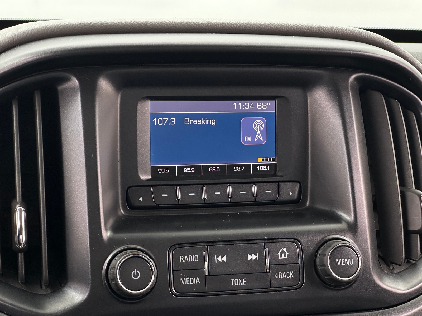 Thumbnail: 2015 Chevrolet Colorado - 4