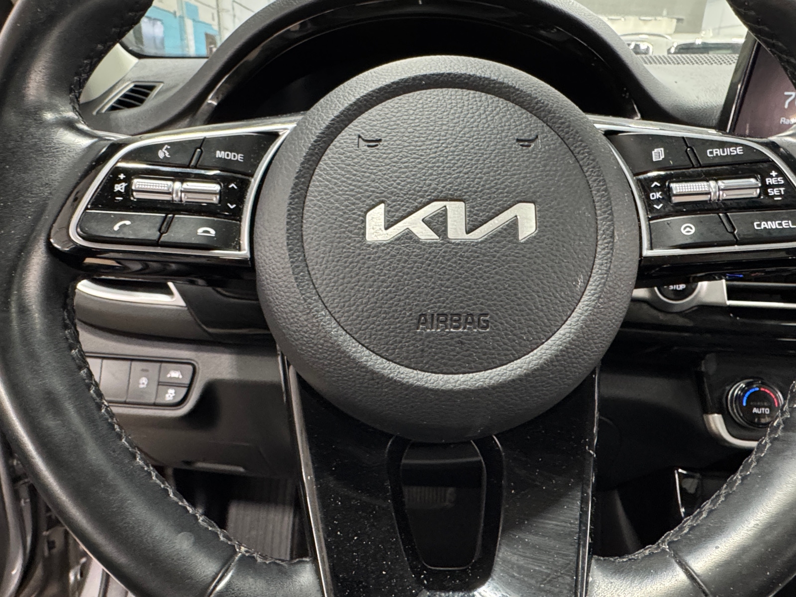 Thumbnail: 2022 Kia Seltos - 4