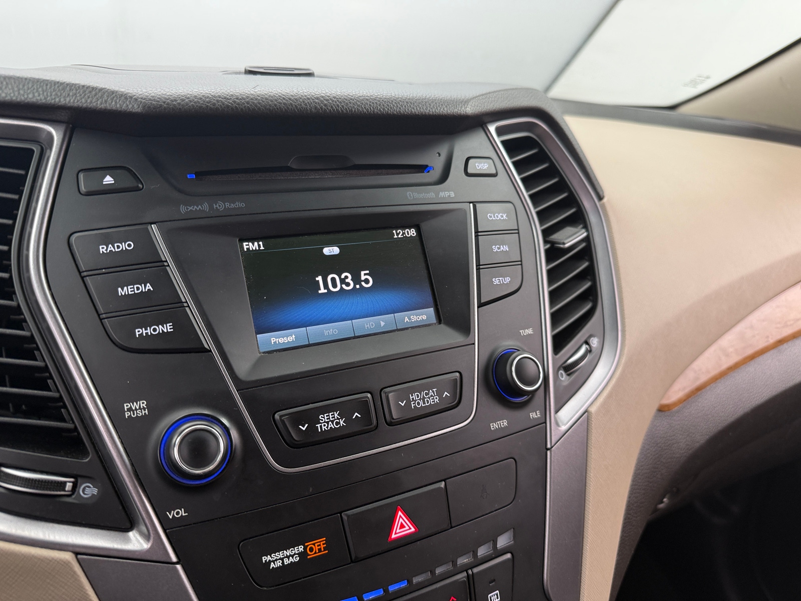 Thumbnail: 2015 Hyundai Santa Fe - 4