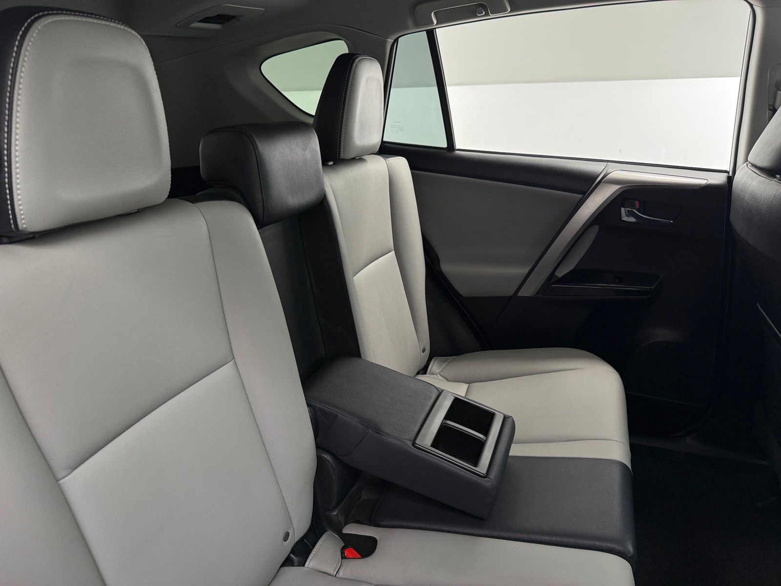 Thumbnail: 2016 Toyota RAV4 - 6