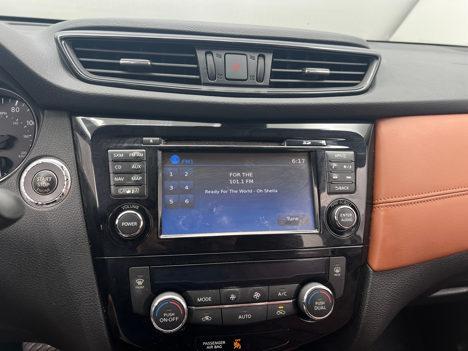 Thumbnail: 2017 Nissan Rogue - 3