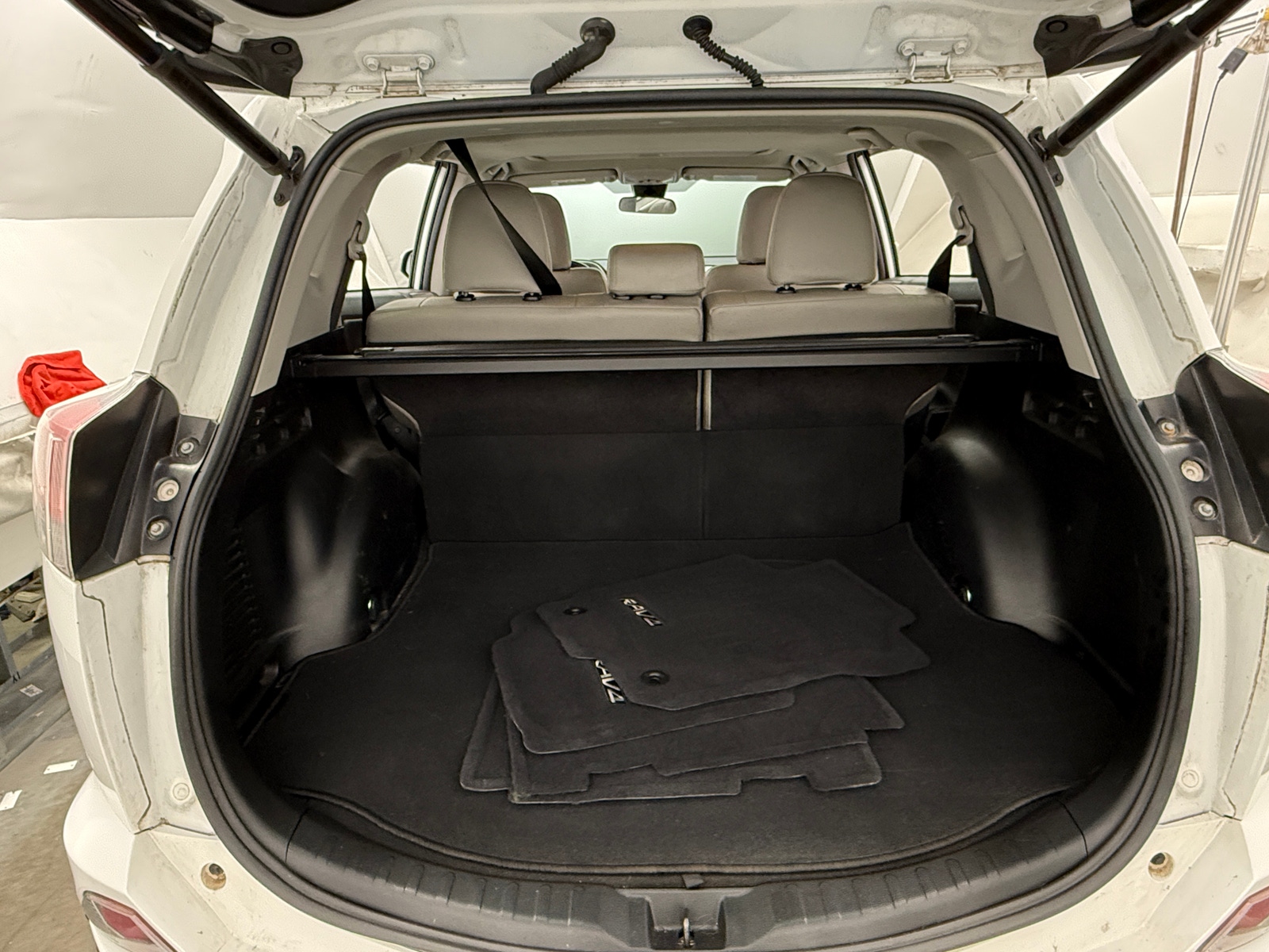 Thumbnail: 2018 Toyota RAV4 - 7