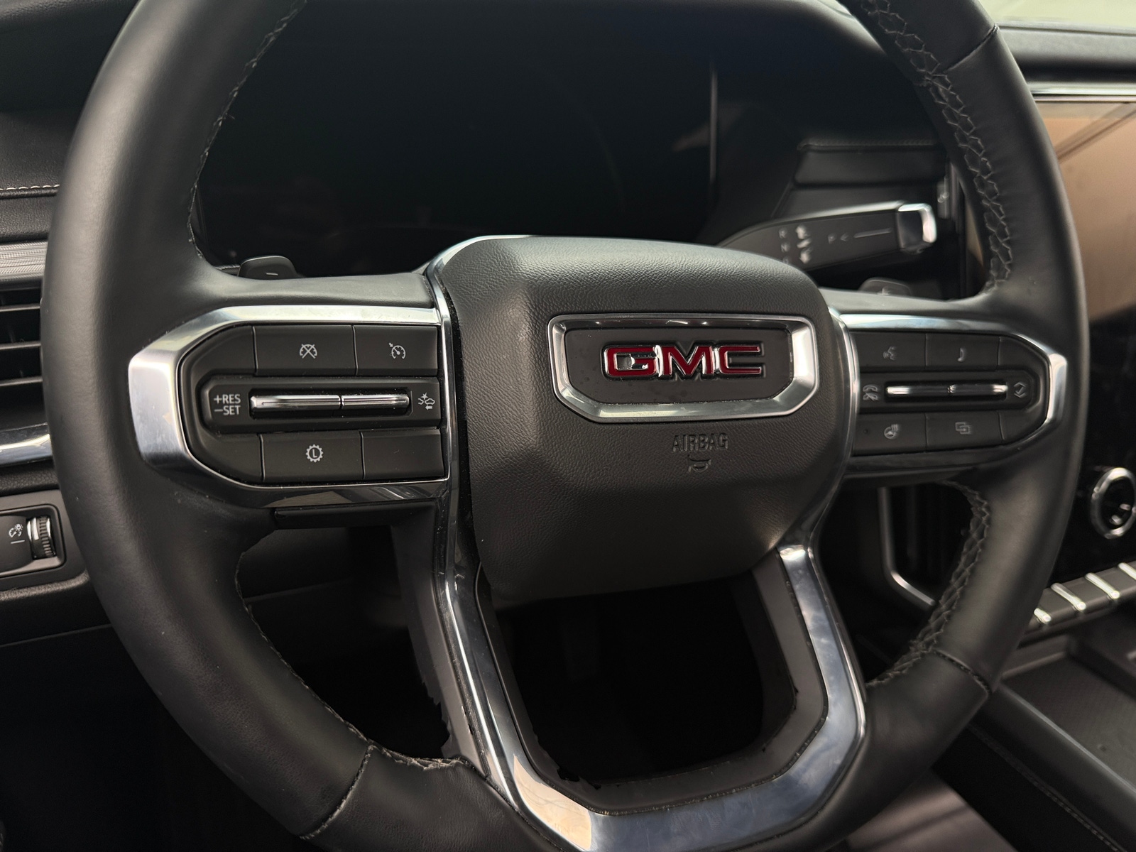 Thumbnail: 2025 GMC Acadia - 5