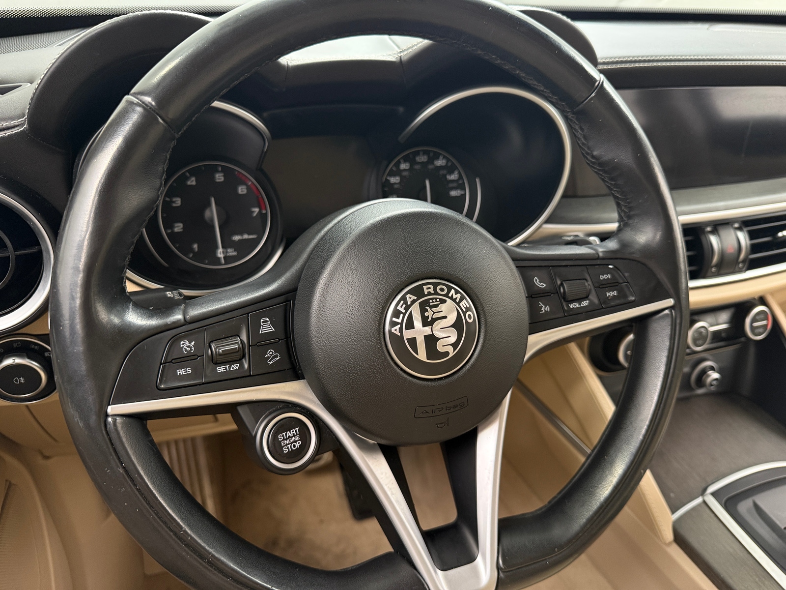 Thumbnail: 2019 Alfa Romeo Stelvio - 4