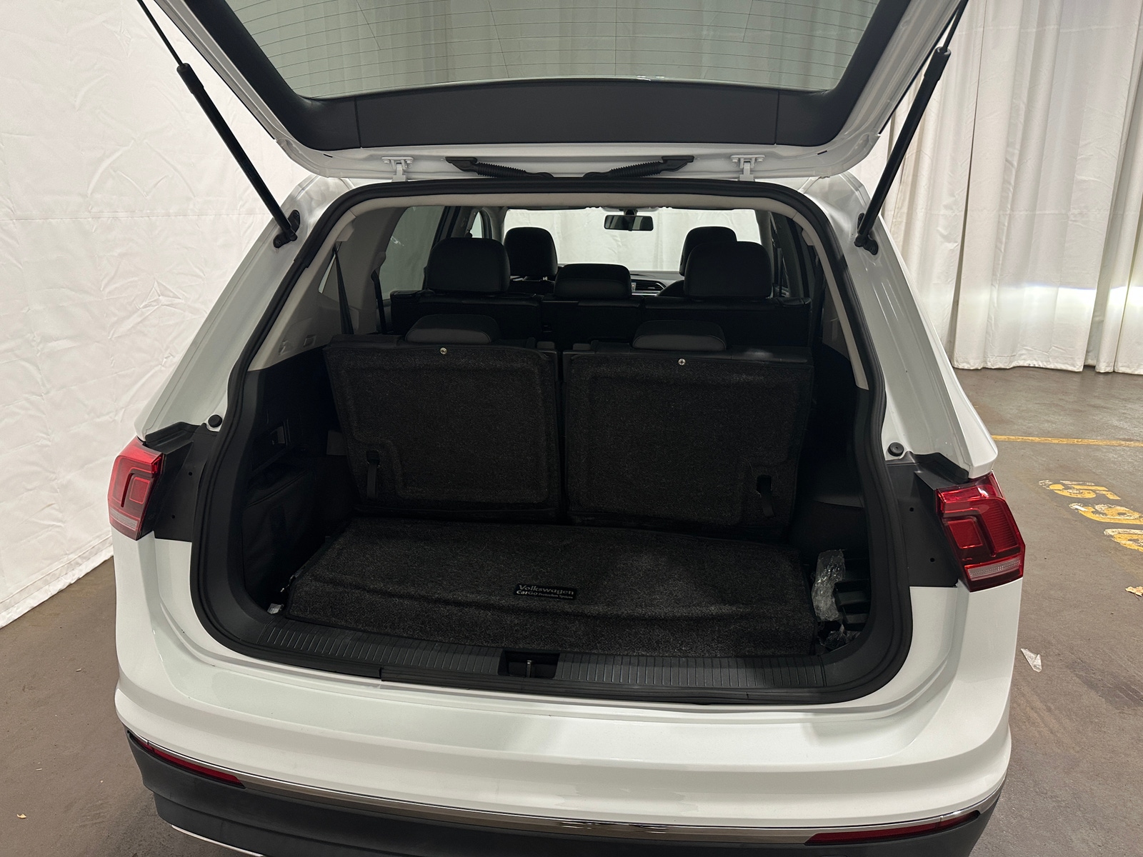 Thumbnail: 2020 Volkswagen Tiguan - 7