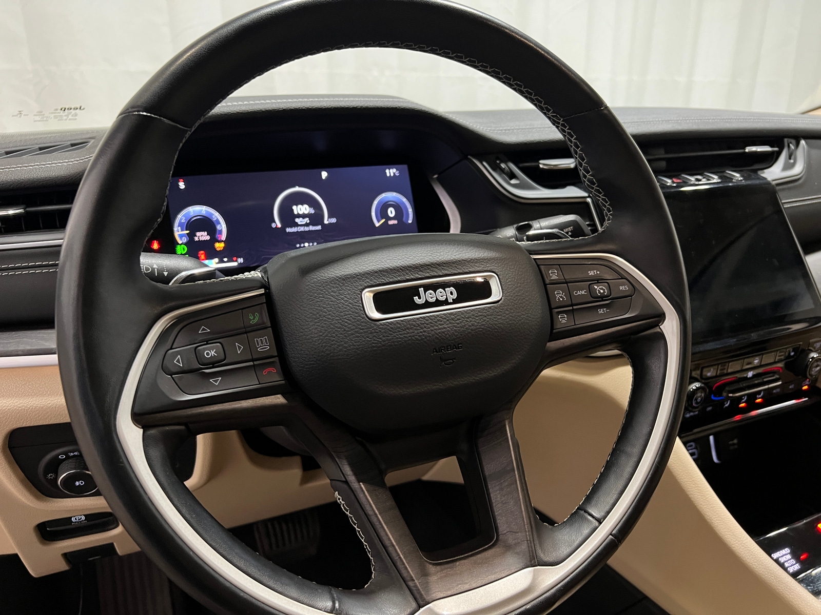 Thumbnail: 2022 Jeep Grand Cherokee L - 4