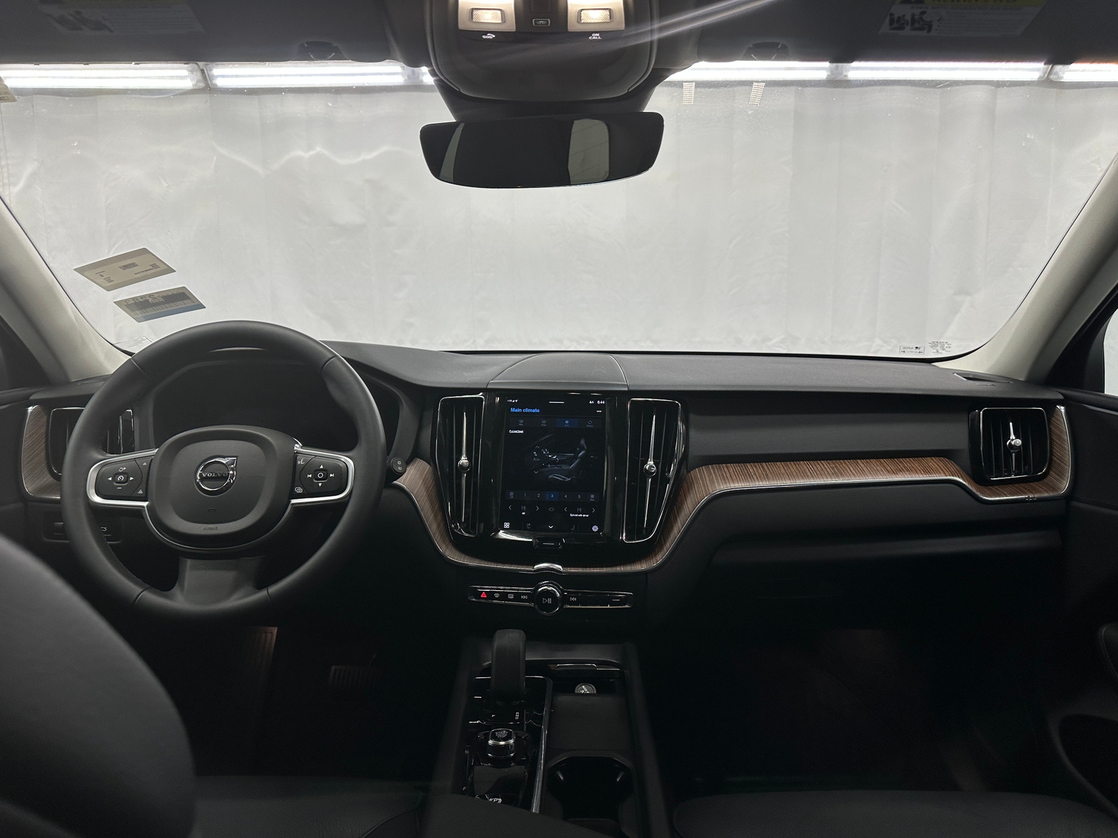 Thumbnail: 2022 Volvo XC60 - 3