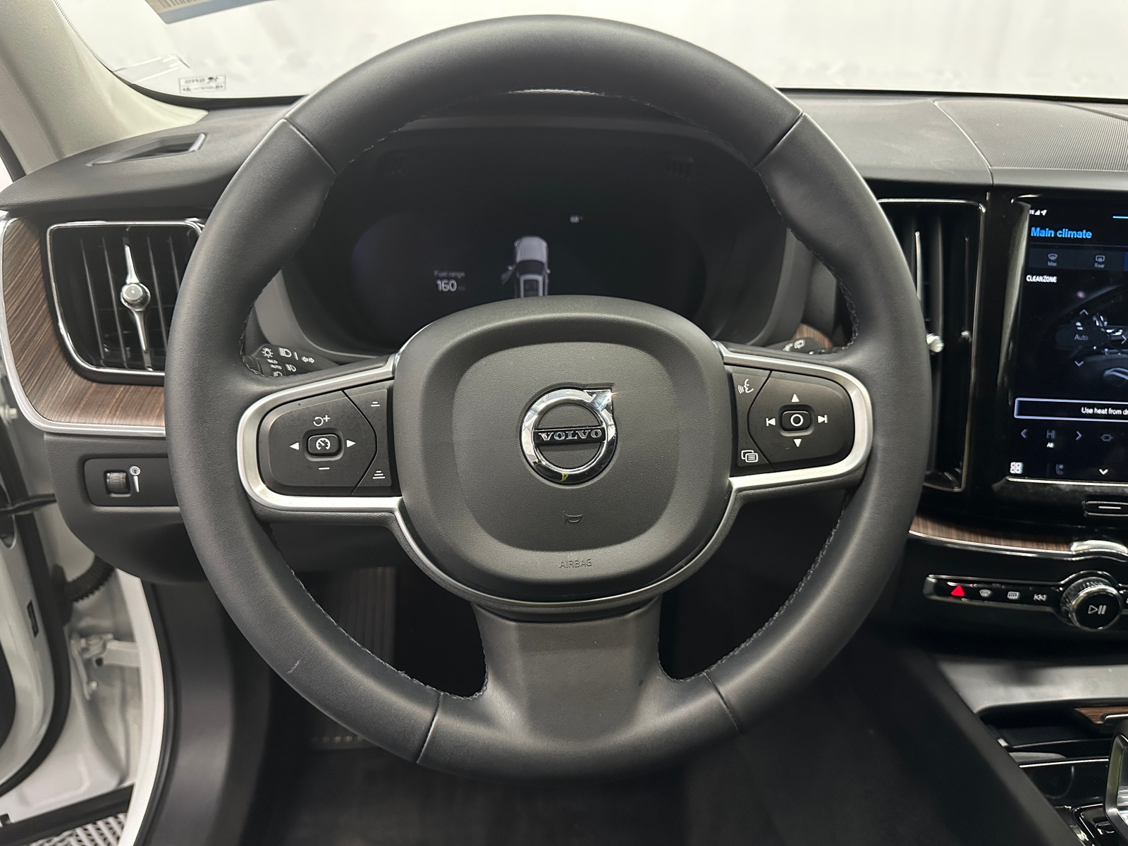 Thumbnail: 2022 Volvo XC60 - 5