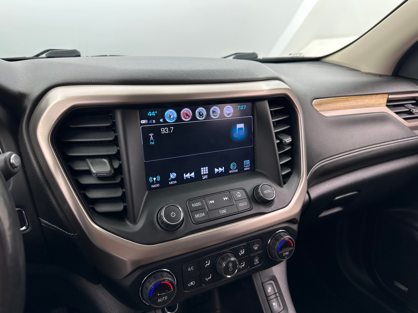 Thumbnail: 2018 GMC Acadia - 3