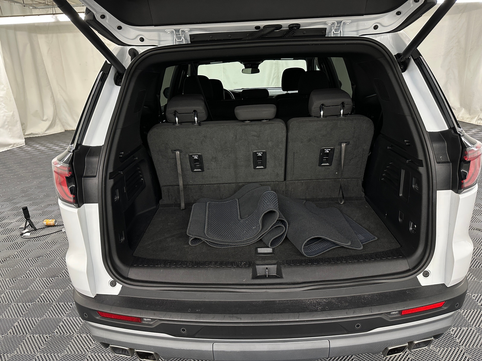 Thumbnail: 2025 GMC Acadia - 7