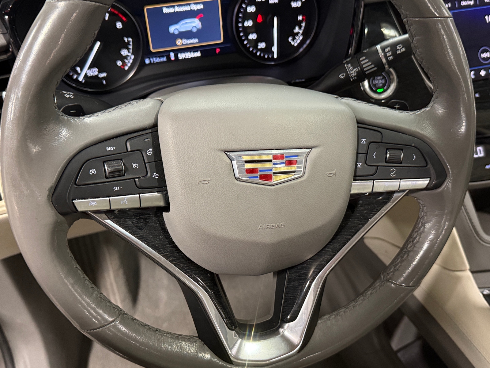 Thumbnail: 2022 Cadillac XT6 - 4