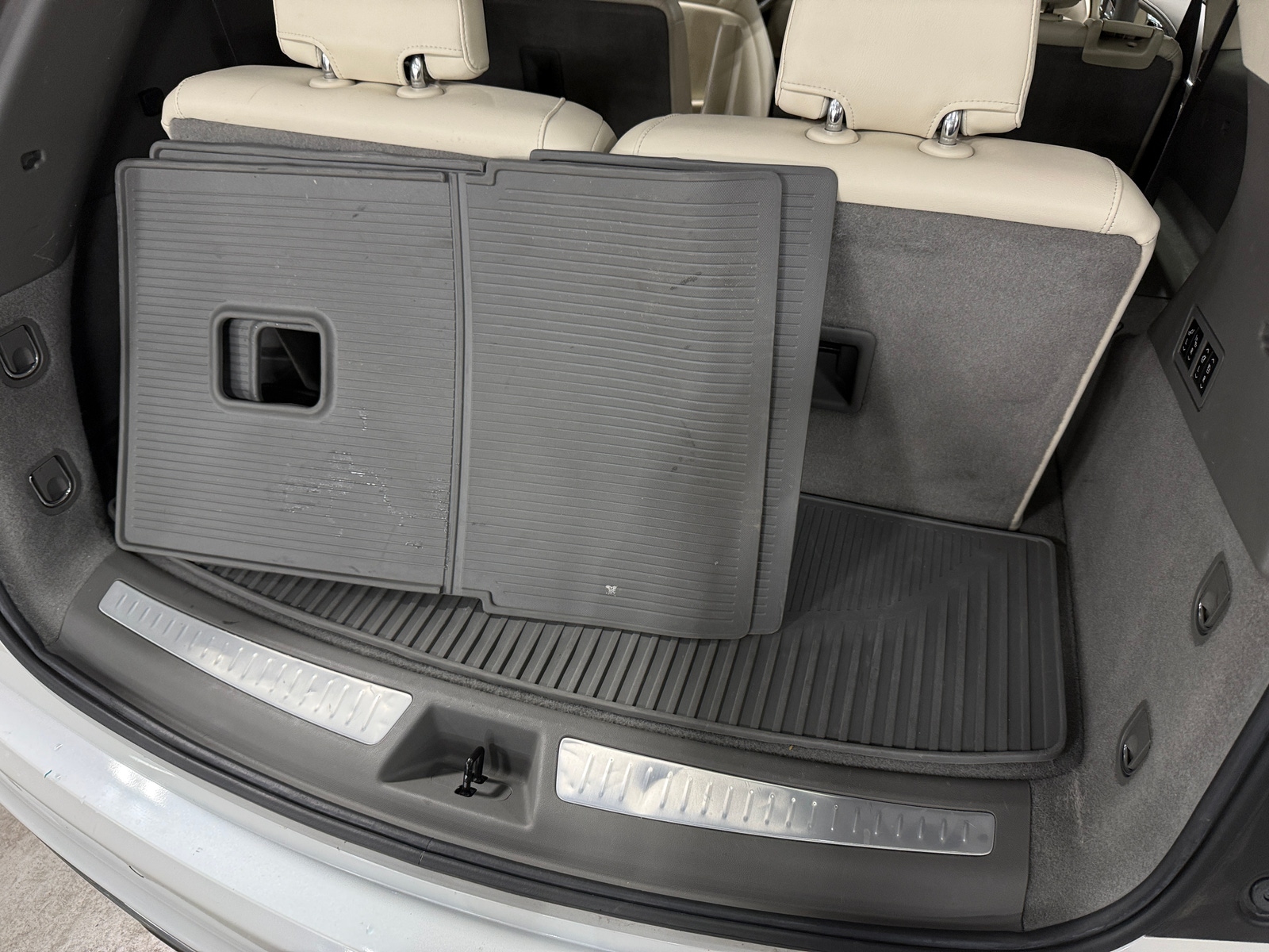 Thumbnail: 2022 Cadillac XT6 - 6