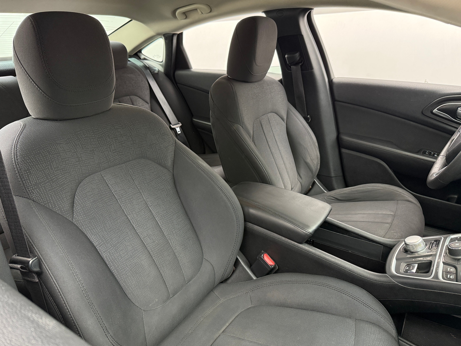 Thumbnail: 2016 Chrysler 200 - 2