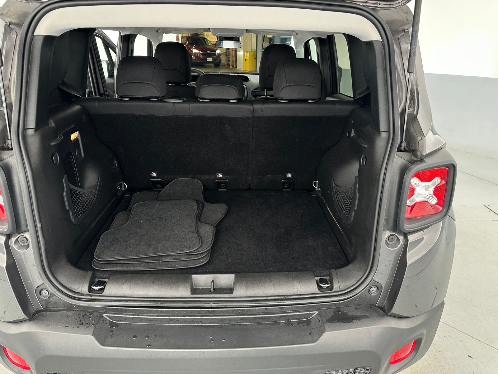 Thumbnail: 2019 Jeep Renegade - 7