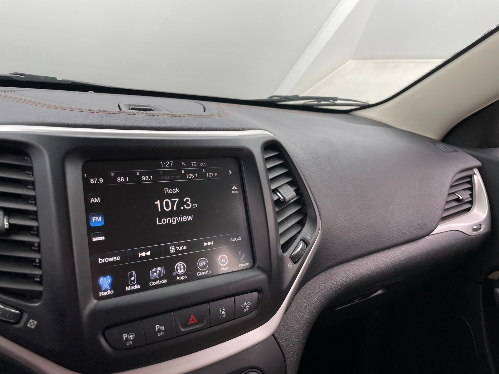 Thumbnail: 2017 Jeep Cherokee - 3